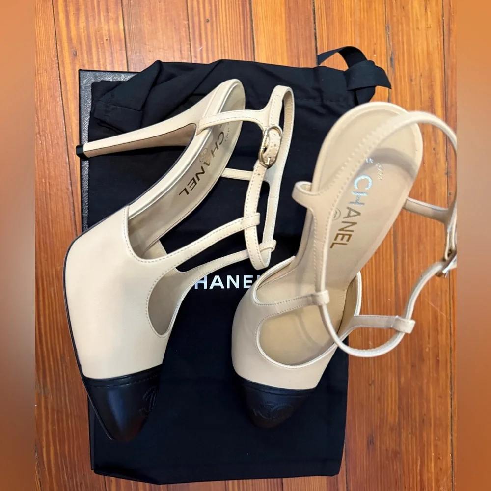 Authentic Classic CHANEL Two-Tone Beige and Black  Maryjane Heels size 40 - Picture 5 of 6
